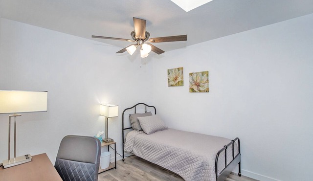 Entire - Pristine & Modern Condo
