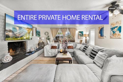 Entire Private Home with Spacious, Lux King Bed, Ranch Style, Prime Area, 4 Bedrooms 2 Bathrooms, Available Now