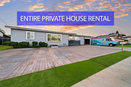 Entire Private House with King Bed, 80 TV, Gated Yard, Ranch Style, 4 Bedrooms 2 Bathrooms, Available Now