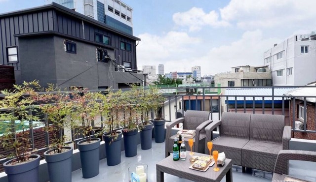 Entire Private Lux House/Rooftop Terrace & Karaoke/Perfect for a big group
