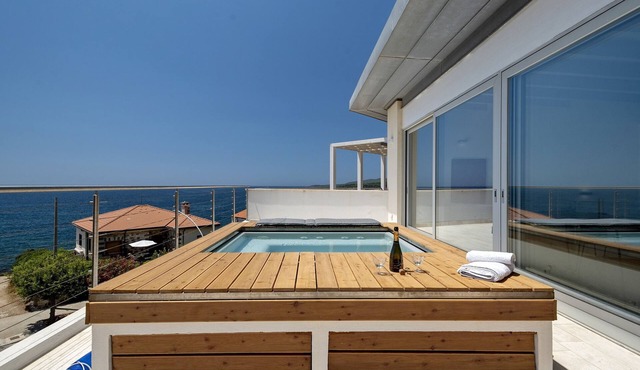 Entire Seafront Villa with rooftop Pool 10 guests