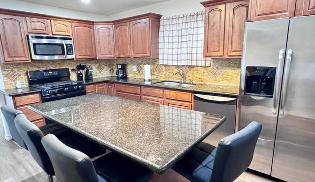 Entire Spacious 4 BR Home for Teams