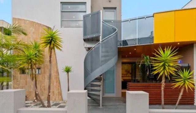 Entire studio with balcony