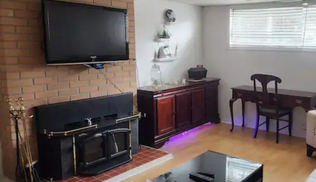 Entire unit walkout main floor