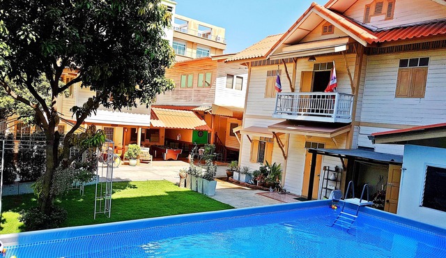 💝 Entire villa with pool and garden located in the center of Bangkok