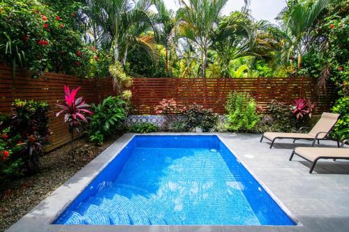 Entire villa with pool 3 min walk to Surf Dominical