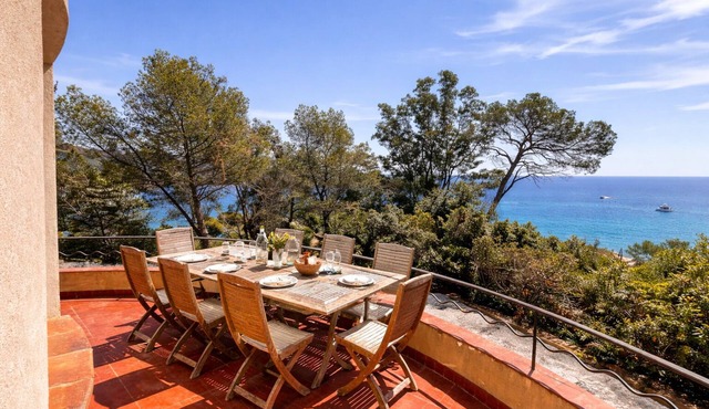 Entre Cannes et Saint-tropez Site D'exception Villa et sa Plage Privee