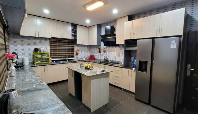 Enugu Private Duplex 3bedrooms spaciously cozy for 6 guests -5mins to airport