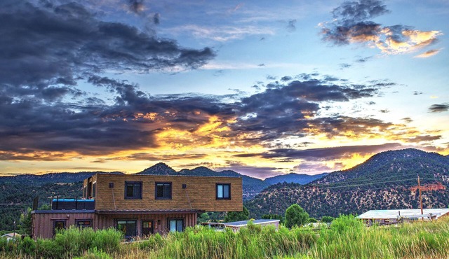 Envase Casa Container House Between Bryce & Zion