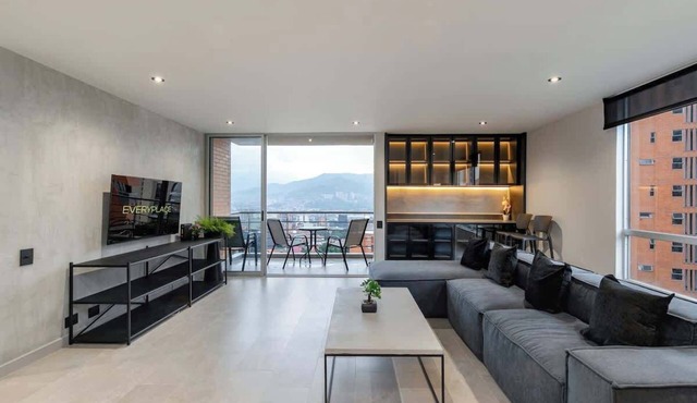 |EP| Spacious Apt with AC, Workspace, Views