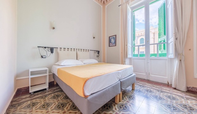 Epoque Room '1921' with Balcony