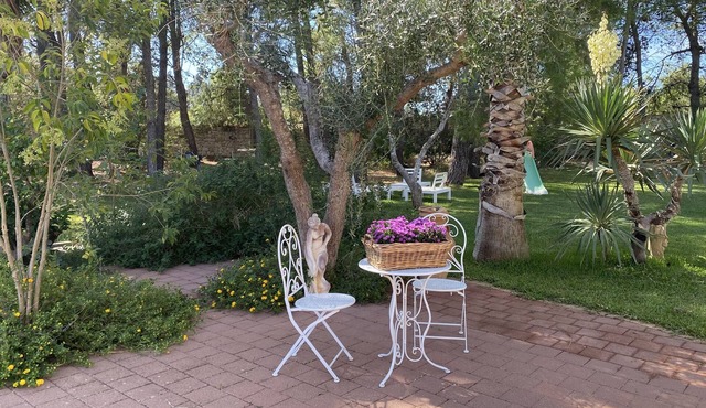 Equipped studio apartment in elegant villa