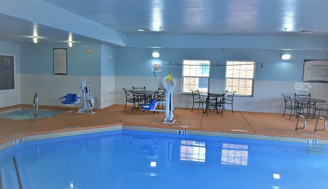 Equipped King Suite | Free Daily Breakfast, Pool