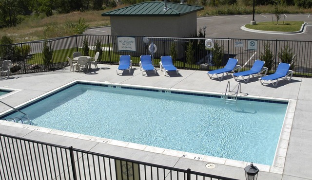 Equipped Suite with Seasonal Outdoor Pool Access! Housekeeping + Business Center