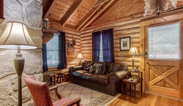 Er44 - Rising Eagle - Great Location! Close To Town! 2 Bedroom Cabin by RedAwning