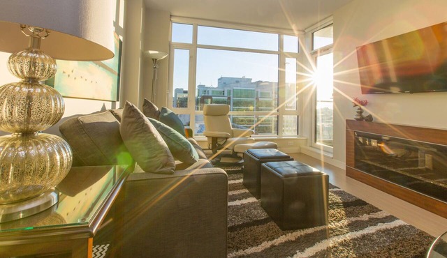 EraBella-Downtown 12th floor Beauty, Free Parking and Wifi, Close to Everything by Victoria Prime!