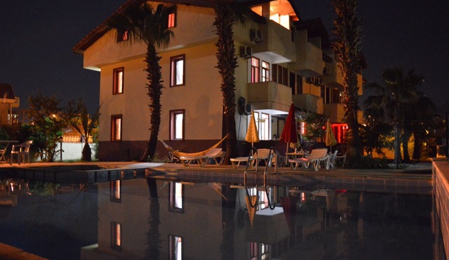 Erasmus Apart Hotel