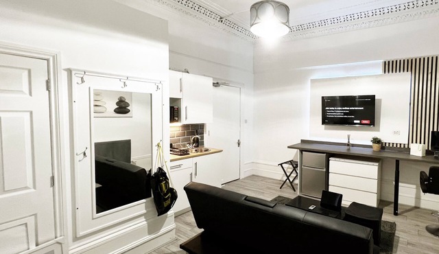 Erin Court Mansion -Suite 11