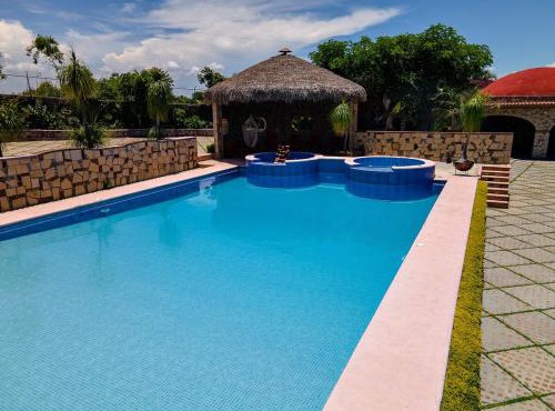 Escápate a una quinta con alberca, asador y diversión en familia