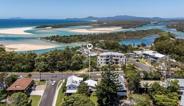 Escape from it all at Crooked Cottage, your peaceful retreat nestled in the heart of Nambucca Heads.