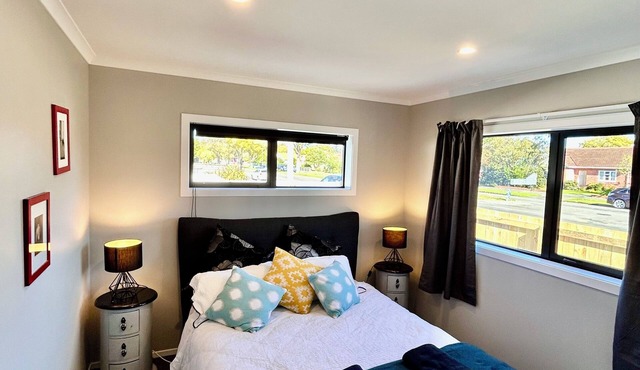 Escape on Esplanade: (Cozy 2-Bedroom Home near Park & Pool.