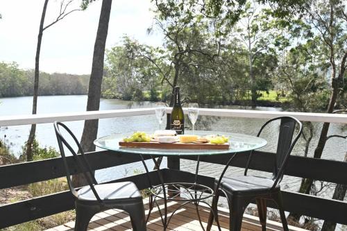 Escape the noise and slow down at Riverdance for your luxury river stay