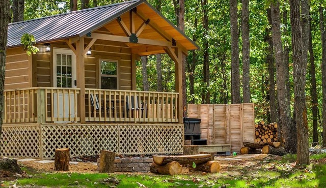 Escape to a Charming Cabin with Hot Tub & Covered Porch in Mentone, Alabama