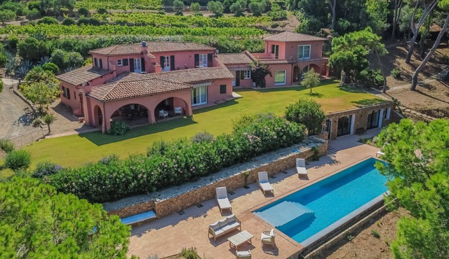 Esclusive Villa with pool and private access to the beach
