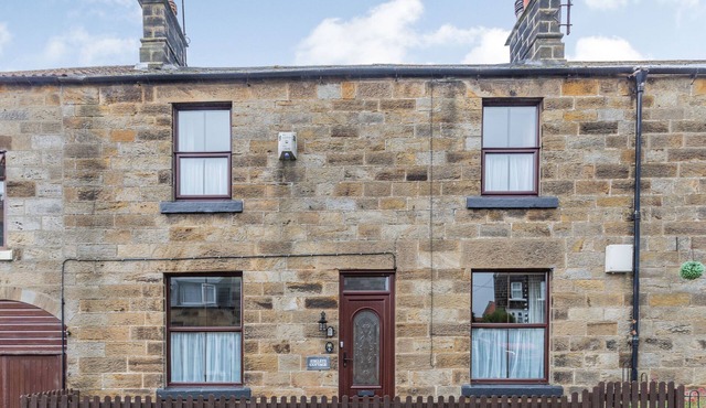 ESKLETS COTTAGE, family friendly, with a garden in Castleton