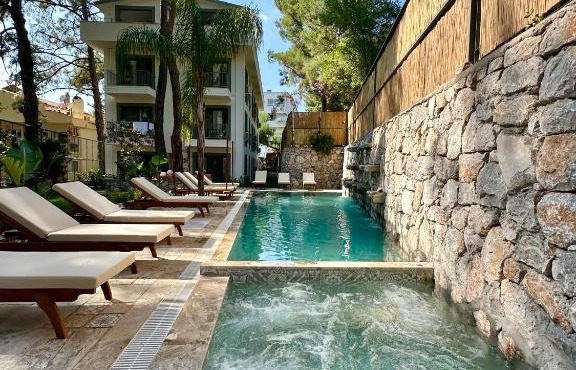Esmahan Forest and Pool by Zehra Suites