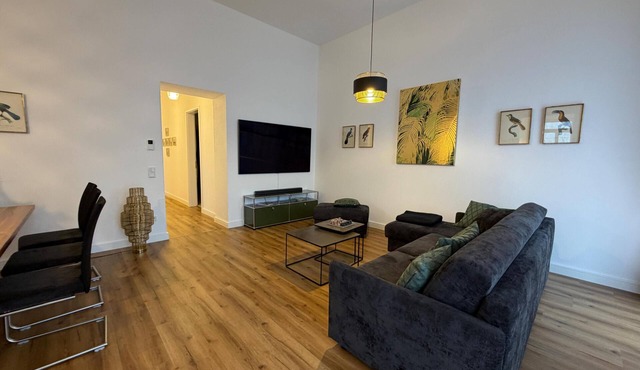 Espasingen Castle Apartment 2 - luxurious living with sauna in the historic castle