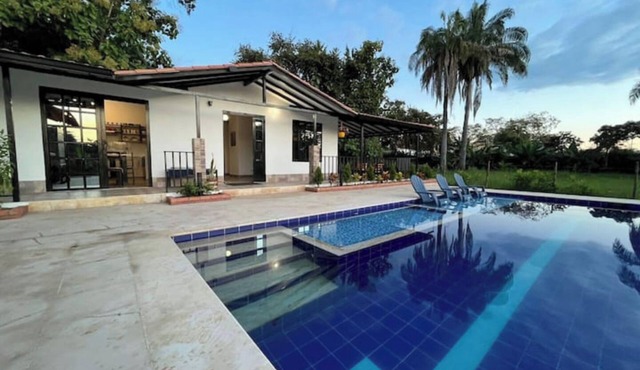 Espectacular casa campestre hasta para 12+1 huespedes a solo 13 mins de Melgar.