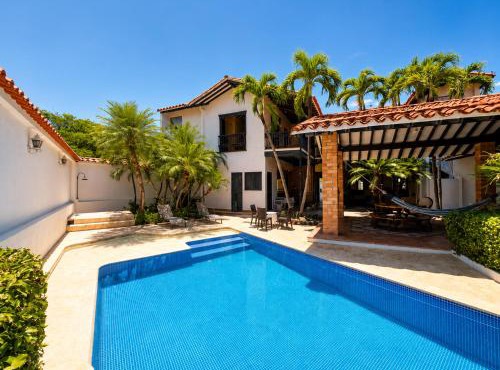 Espectacular Casa en Cauca viejo con piscina, jacuzzi y turco