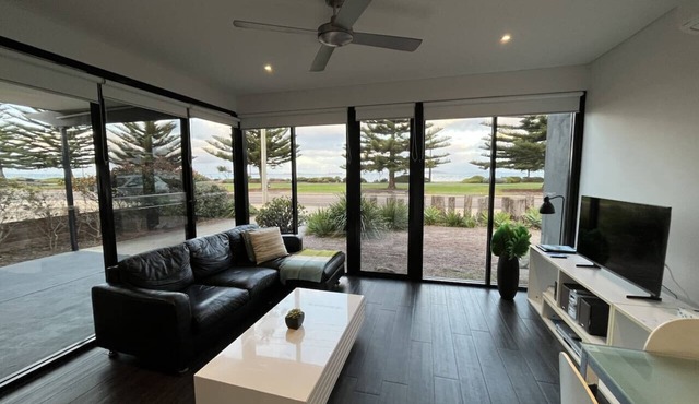 Esperance Waterfront Apartment