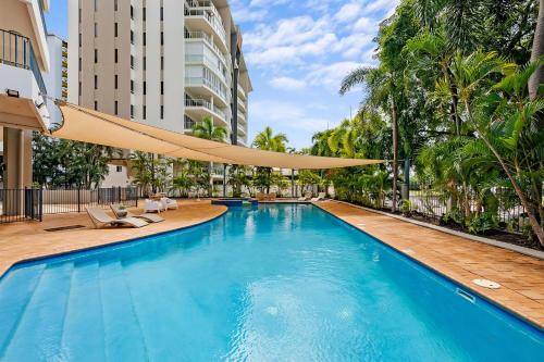 Esplanade Escapade - Modern Living & Resort Ease