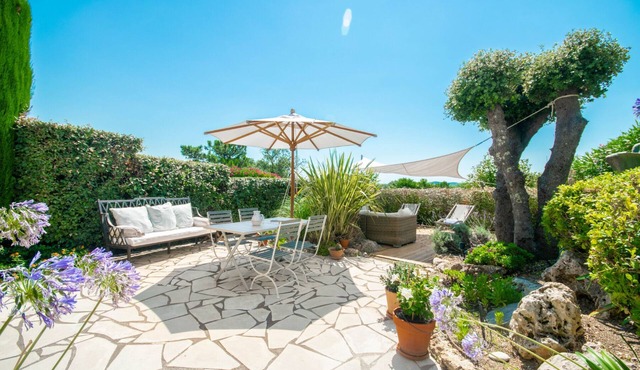 Esprit du Sud Vakantiewoning met Gezellige Tuin op Domaine du Golf