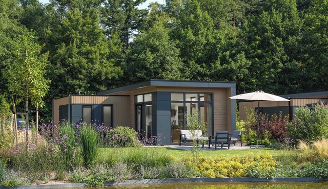 Essenburgh: A spacious and stylish holiday home for 6 guests, with three bedrooms, a modern kitchen and a lovely outdoor area. Enjoy luxury and nature in the Veluwe.