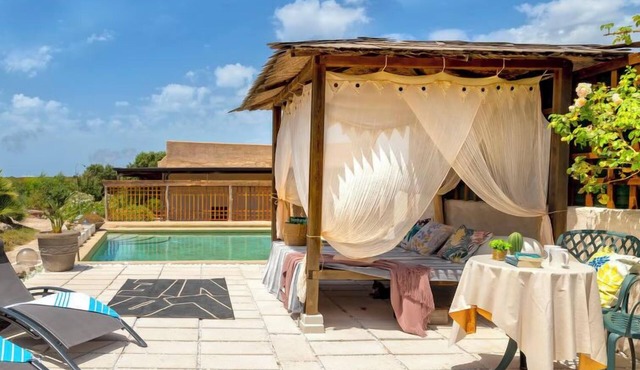 Essenthia by Interhome