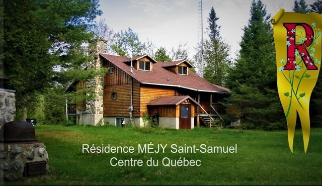 Estate In Private forest Center Quévbec