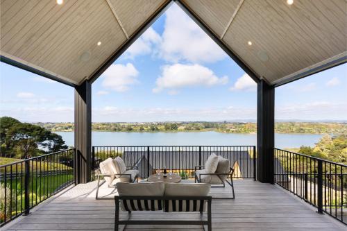 Estuary Views - Riverhead Holiday House
