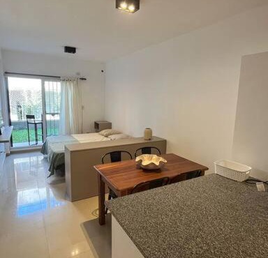 Estudio completamente equipado cerca de Av. Perón