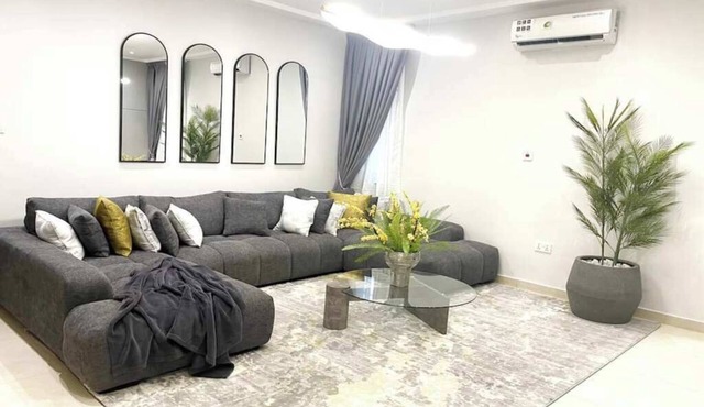 ET Luxe Abode – Luxury 3BR Private Pool Villa - Starlink Wi-Fi, 24/7 Power, W/D