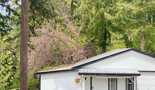 Eugene Cottage: Nature, Wineries, and UofO
