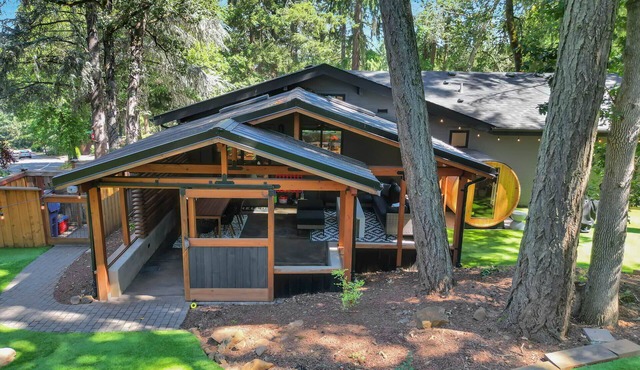 Eugene Evergreen Escape by Les Chalets Stays is a fully renovated home perfect for your crew! Game room, play house, sauna, outdoor entertaining space and huge back yard.