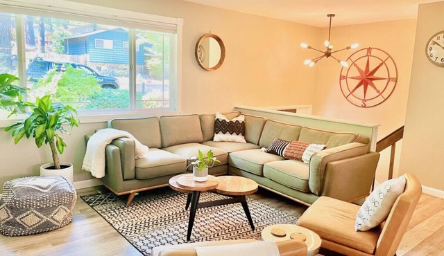 Eugene · Stylish Comfort | Quiet SE Area | Walk to Trails