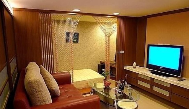 European style Romantic Loft for 3 Near TrainSTA