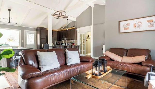 EV Charger, Cozy Cottage, Pet Friendly