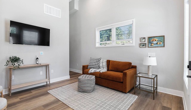 Evelyn 101 - Dramatic 16ft ceilings in this spacious 1 BR in serene Forest Hill