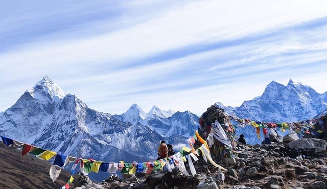 Everest Base Camp 14-Day Small-Group Trek With Accommodation
