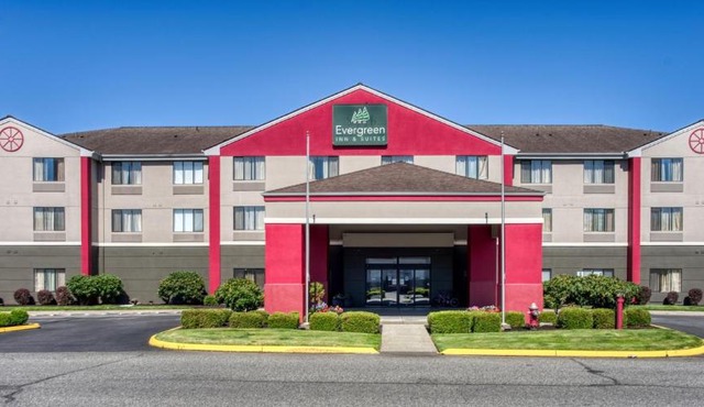 Evergreen Inn & Suites